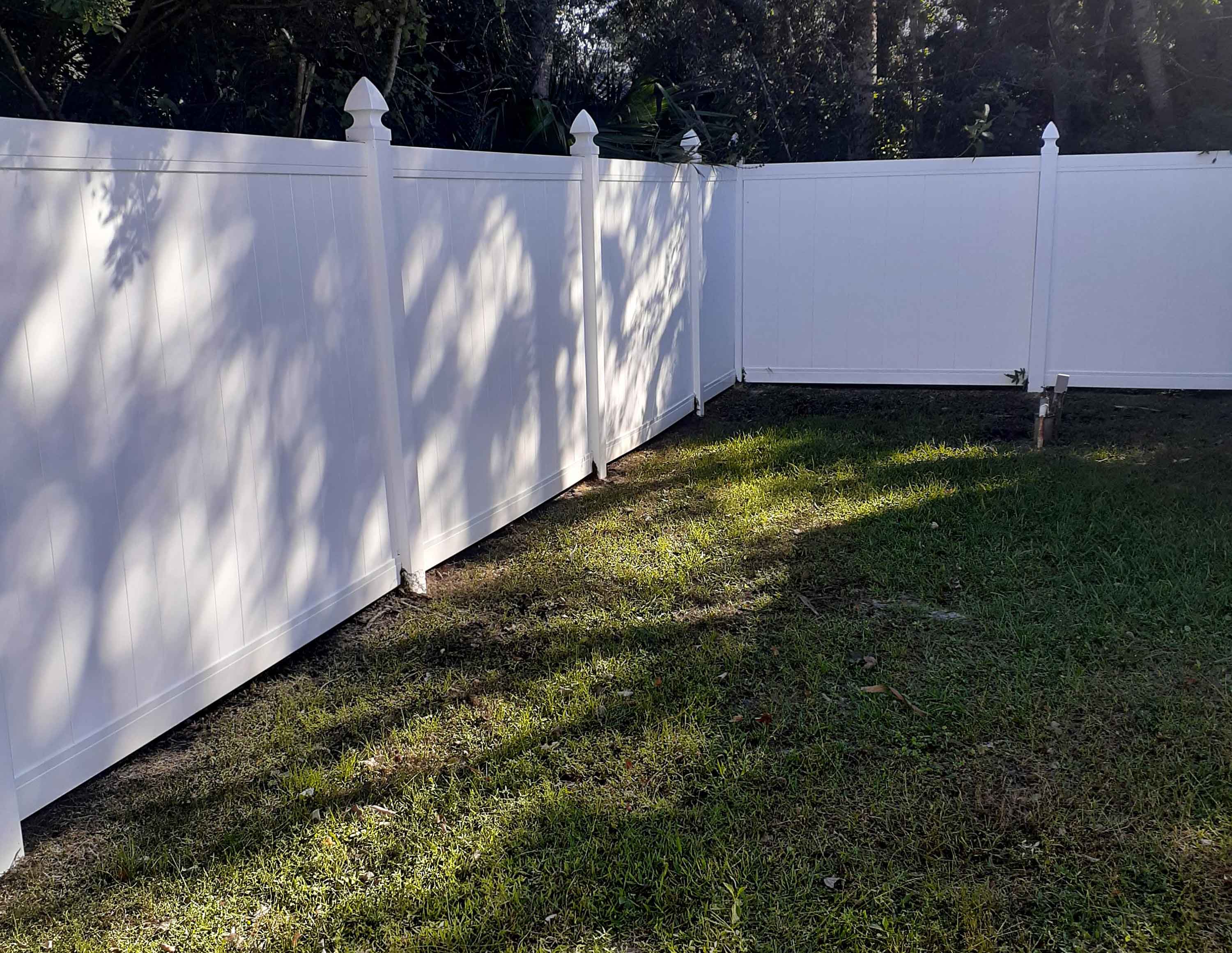 image of a florida fence that was cleaned by refresh soft & pressure washing